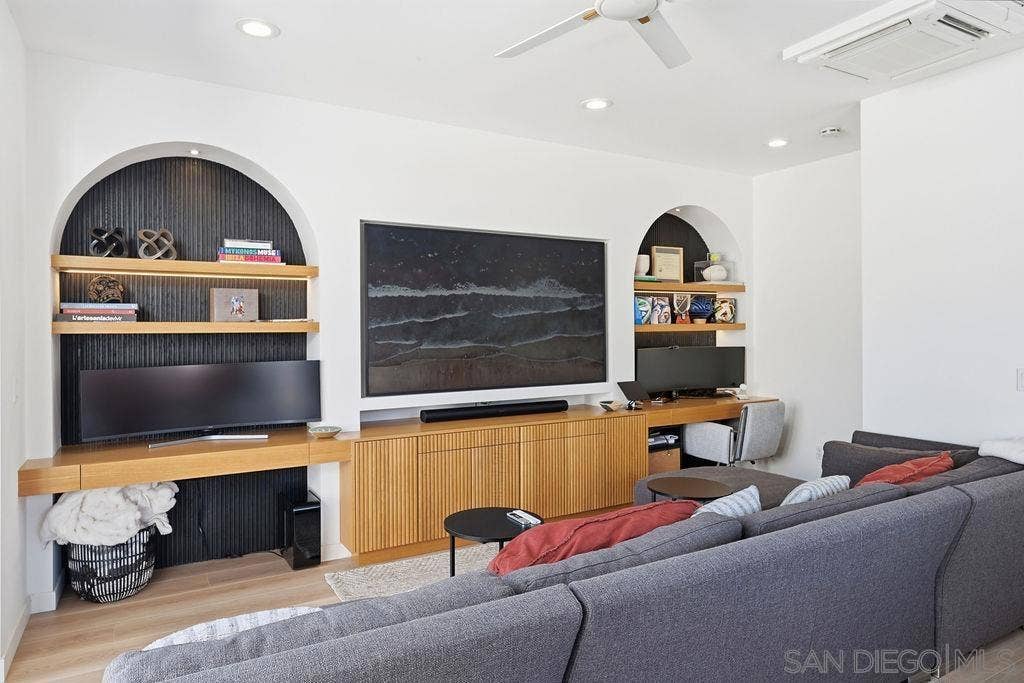 4664 Biona Dr, San Diego, CA 92116 4664 Biona Dr, San Diego, CA 92116