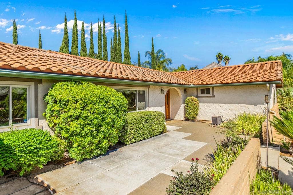 1643 Citrus Hills Lane, Escondido, CA 92027 1643 Citrus Hills Lane, Escondido, CA 92027