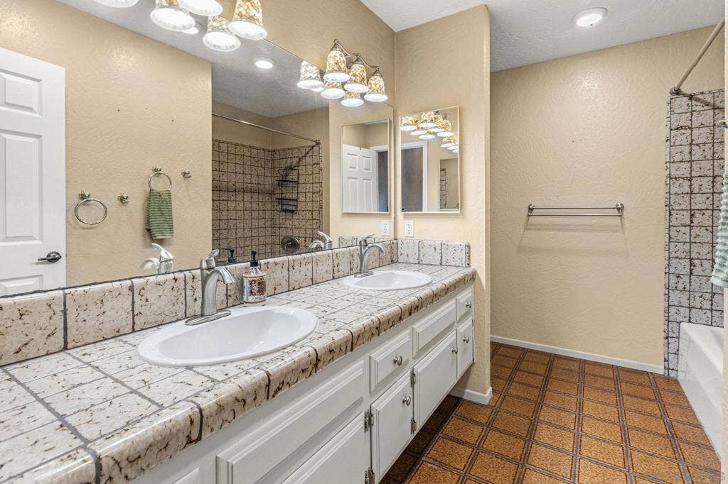 1643 Citrus Hills Lane, Escondido, CA 92027 1643 Citrus Hills Lane, Escondido, CA 92027