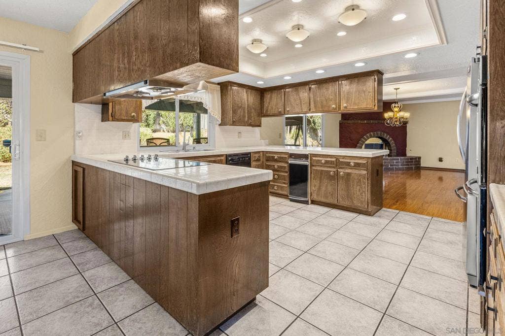 1643 Citrus Hills Lane, Escondido, CA 92027 1643 Citrus Hills Lane, Escondido, CA 92027