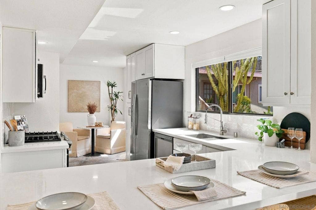 1115 Pearl, #3, La Jolla, CA 92037 1115 Pearl, #3, La Jolla, CA 92037