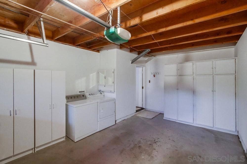 1 car garage with laundry