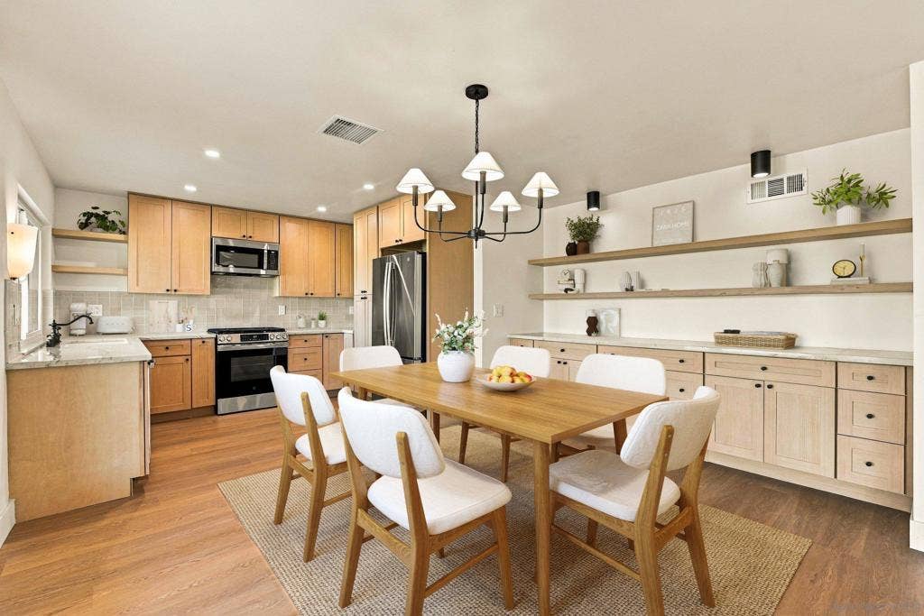 12602 Senda Acantilada, San Diego, CA 92128 https://zimg.paragon.ice.com/ParagonImages/Property/PA/SDMLS/-537612/11/533/400/5e5e9b31be4d659c2afadc7bbd90a389/3/70c7492f3255773d7e86d196f34f1517/-537612-e6402b8e-c28d-4640-ade5-2d252b701b50.JPG