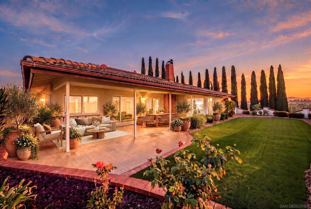 12602 Senda Acantilada, San Diego, CA 92128 https://zimg.paragon.ice.com/ParagonImages/Property/PA/SDMLS/-537612/46/533/400/f392f0053a66940bc644b509e0f6813c/3/70c7492f3255773d7e86d196f34f1517/-537612-f68da4b0-5ab9-49d1-9322-77145a4405ff.JPG