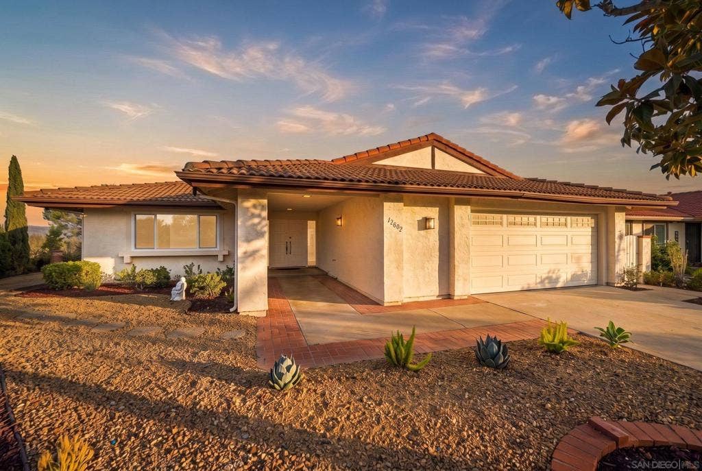 12602 Senda Acantilada, San Diego, CA 92128 https://zimg.paragon.ice.com/ParagonImages/Property/PA/SDMLS/-537612/1/533/400/180ad3ee76eb9fecfef783d4bea3b2ef/3/70c7492f3255773d7e86d196f34f1517/-537612-958684be-ed51-47c8-af34-f02795b42f97.JPG