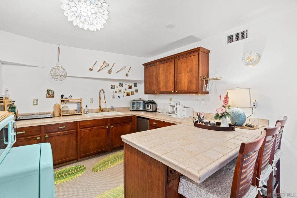 4413 Upland St, La Mesa, CA 91941 4413 Upland St, La Mesa, CA 91941