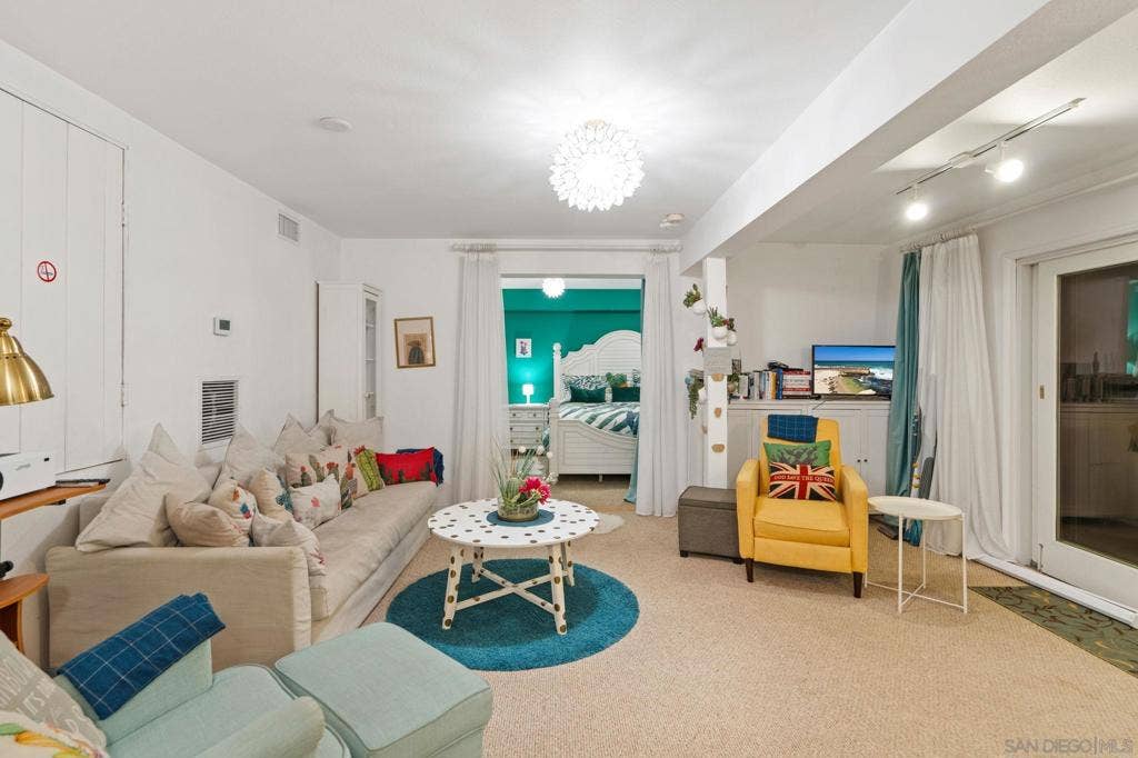 4413 Upland St, La Mesa, CA 91941 4413 Upland St, La Mesa, CA 91941