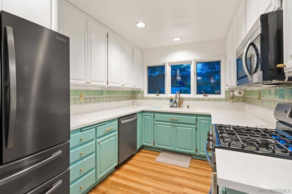 4413 Upland St, La Mesa, CA 91941 4413 Upland St, La Mesa, CA 91941