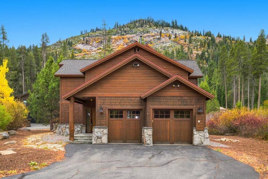 Property photo for 16225 Pine Ct, Truckee, CA