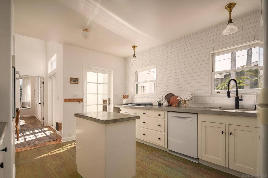 4865 33rd St., San Diego, CA 92116 4865 33rd St., San Diego, CA 92116