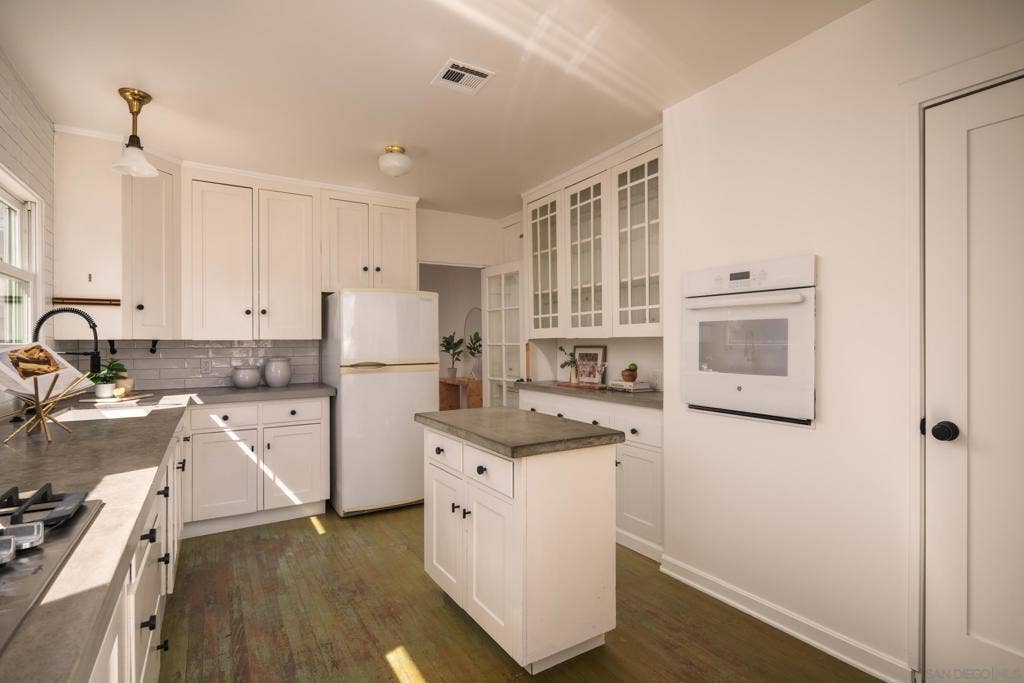 4865 33rd St., San Diego, CA 92116 4865 33rd St., San Diego, CA 92116