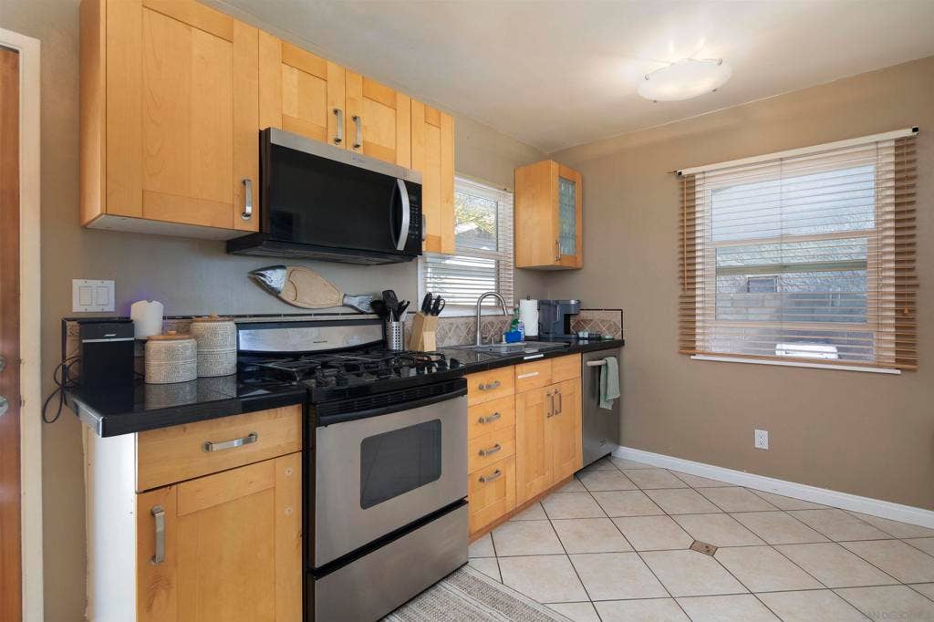 8460 El Paso Street, La Mesa, CA 91942 8460 El Paso Street, La Mesa, CA 91942