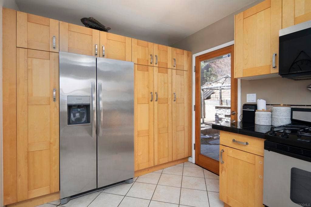 8460 El Paso Street, La Mesa, CA 91942 8460 El Paso Street, La Mesa, CA 91942