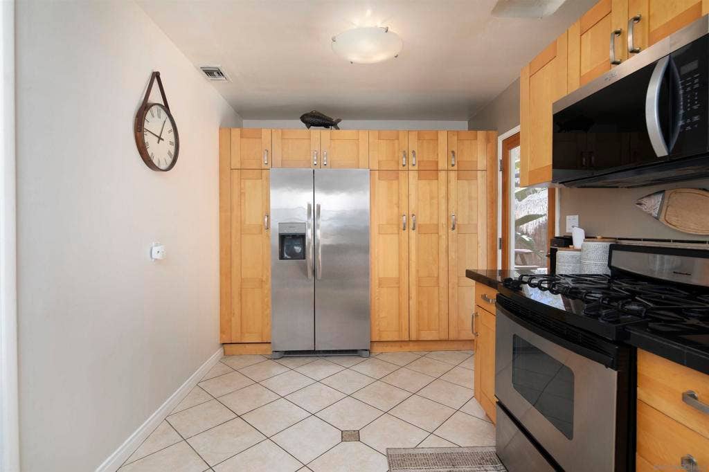 8460 El Paso Street, La Mesa, CA 91942 8460 El Paso Street, La Mesa, CA 91942