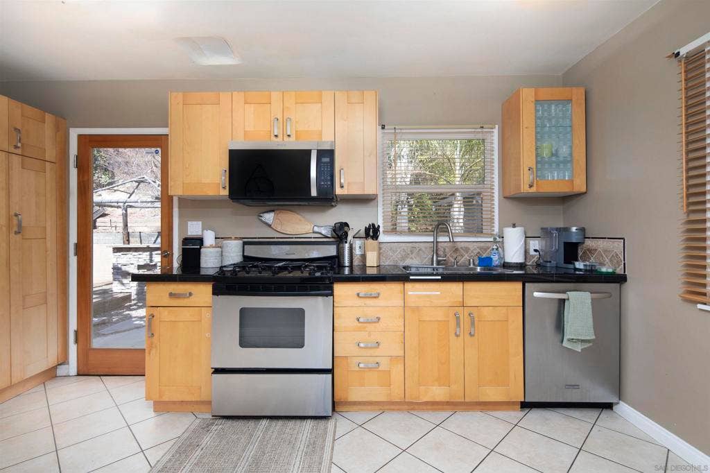 8460 El Paso Street, La Mesa, CA 91942 8460 El Paso Street, La Mesa, CA 91942