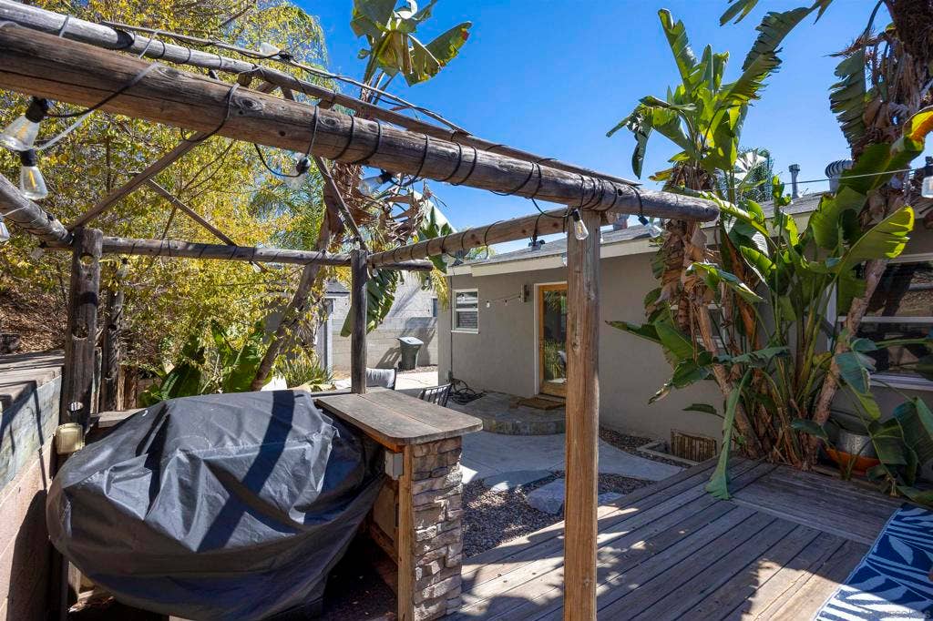 8460 El Paso Street, La Mesa, CA 91942 8460 El Paso Street, La Mesa, CA 91942