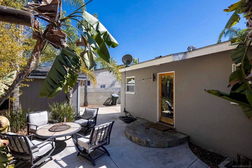 8460 El Paso Street, La Mesa, CA 91942 8460 El Paso Street, La Mesa, CA 91942