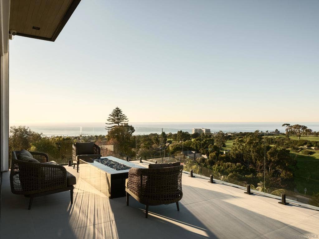 6627 Muirlands Dr, La Jolla, CA 92037