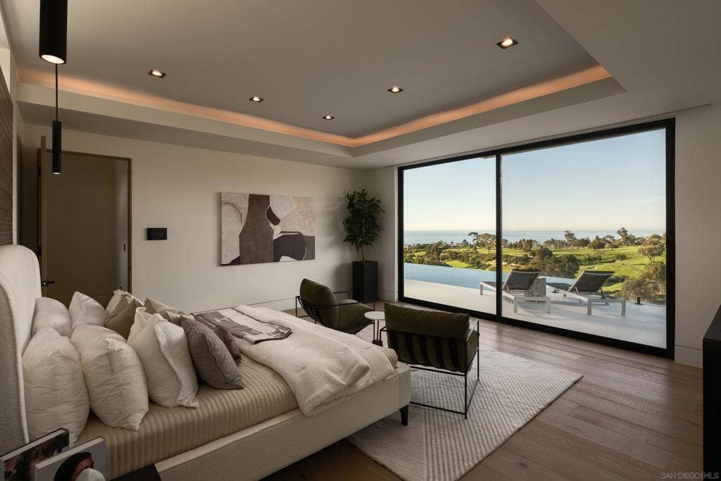 6627 Muirlands Dr, La Jolla, CA 92037