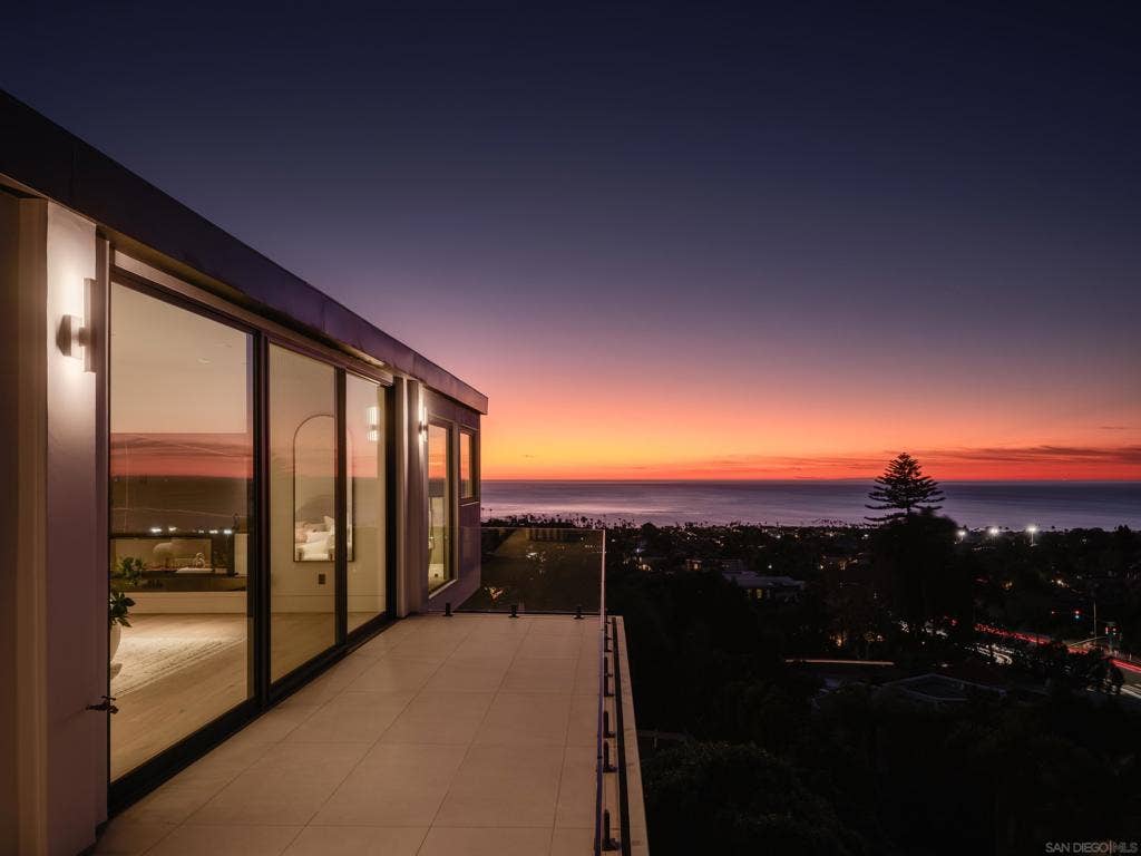 6627 Muirlands Dr, La Jolla, CA 92037
