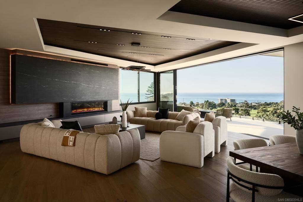 6627 Muirlands Dr, La Jolla, CA 92037