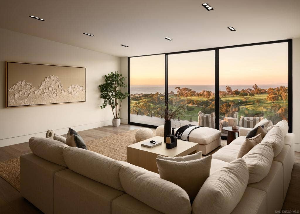 6627 Muirlands Dr, La Jolla, CA 92037