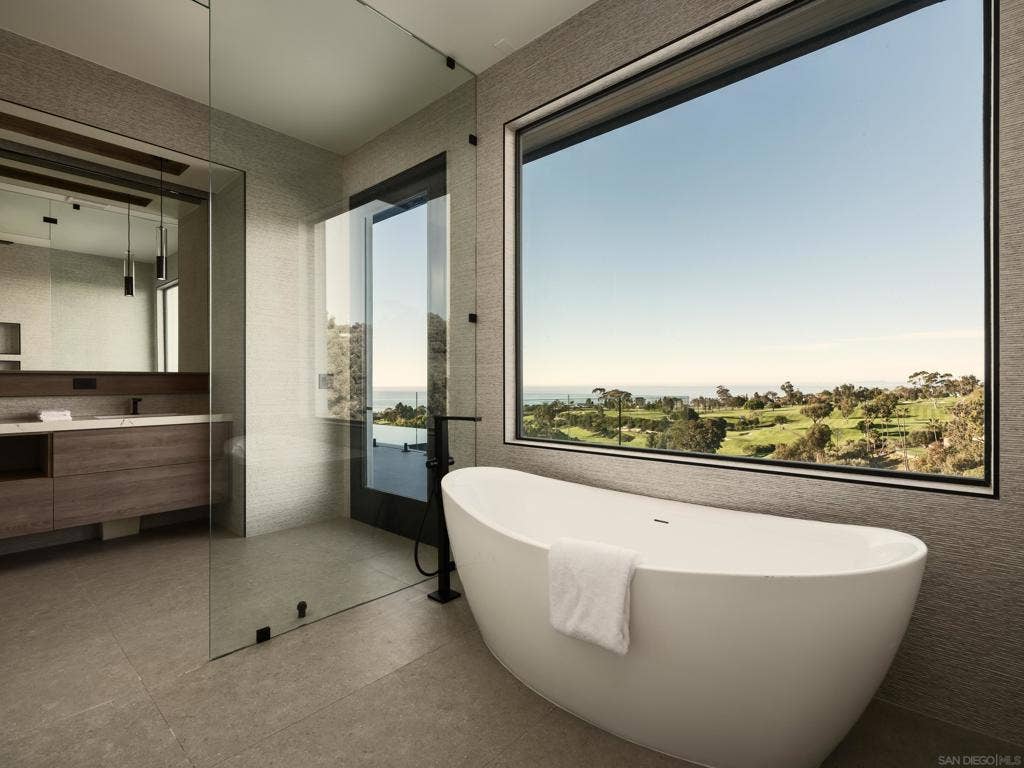 6627 Muirlands Dr, La Jolla, CA 92037