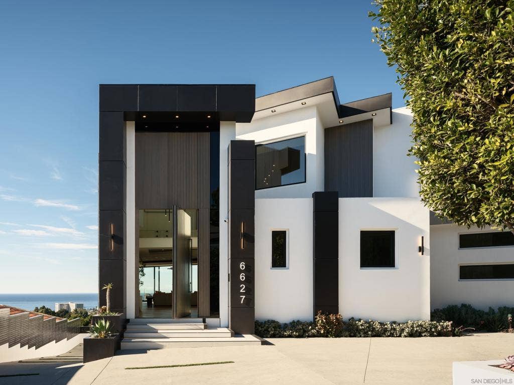 6627 Muirlands Dr, La Jolla, CA 92037