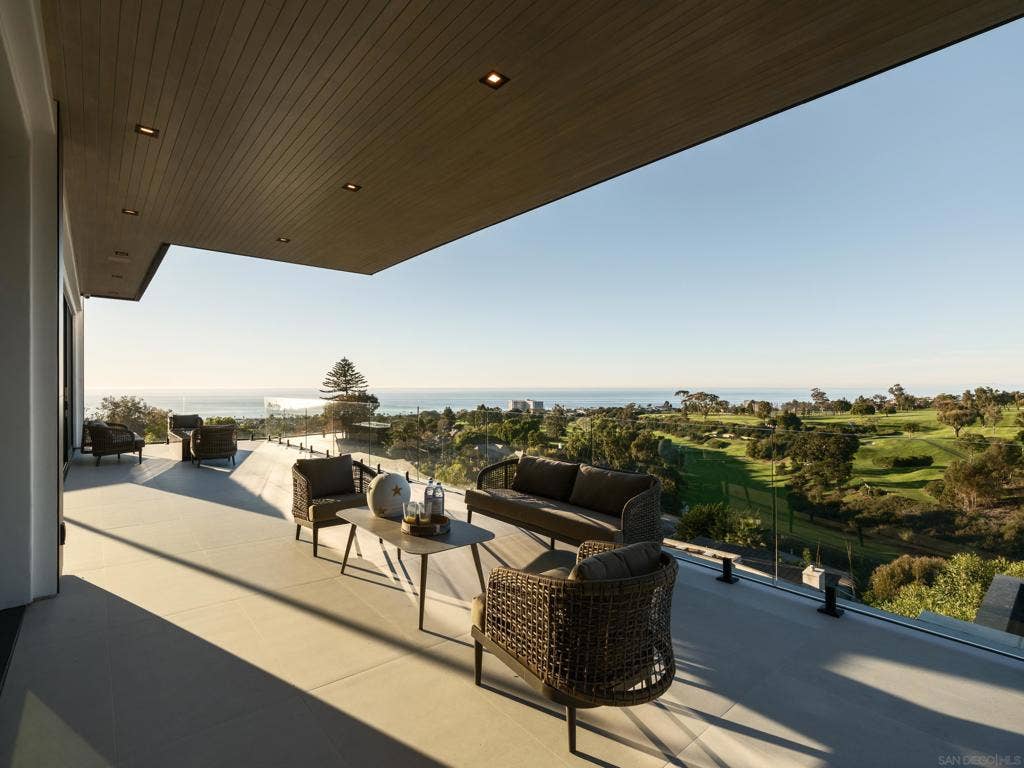 6627 Muirlands Dr, La Jolla, CA 92037