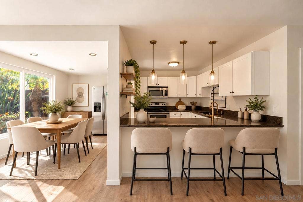 https://zimg.paragon.ice.com/ParagonImages/Property/PA/SDMLS/-537449/2/120/90/459fb799b5121f52b463936078439fdf/3/4b85b544cb12a78be9e7d5de6c94c4de/-537449-2fde1537-0bec-4d4d-8e32-f55935b2a8a3.JPG