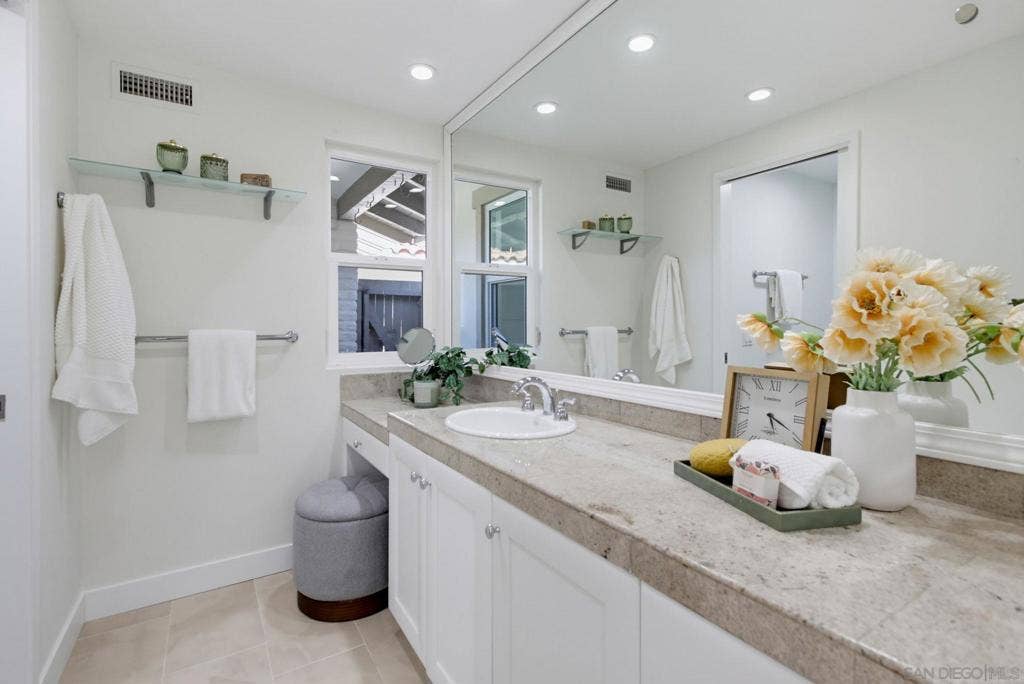 111 Delicias Ct, Solana Beach, CA 92075 111 Delicias Ct, Solana Beach, CA 92075
