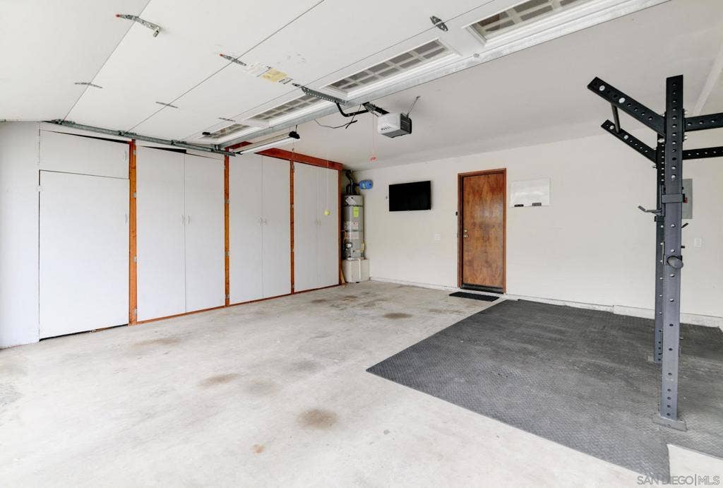 418 Summer View Circle, Encinitas, CA 92024 Garage