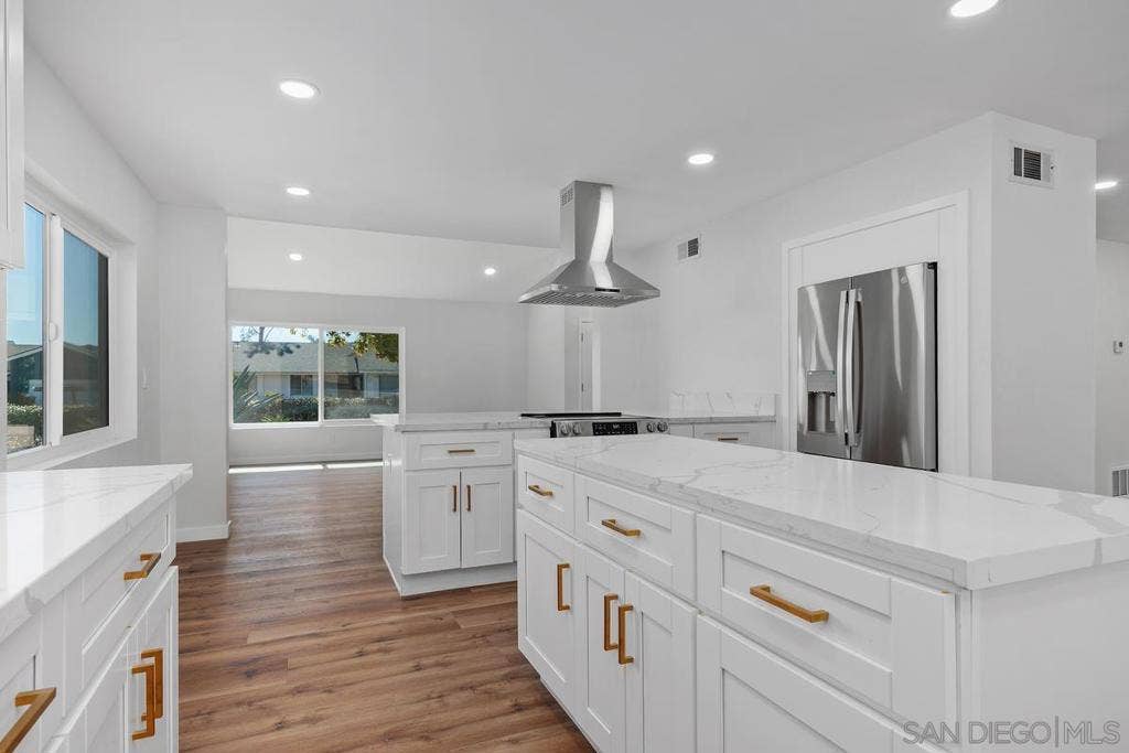 4566 Hancock Cir, Oceanside, CA 92056