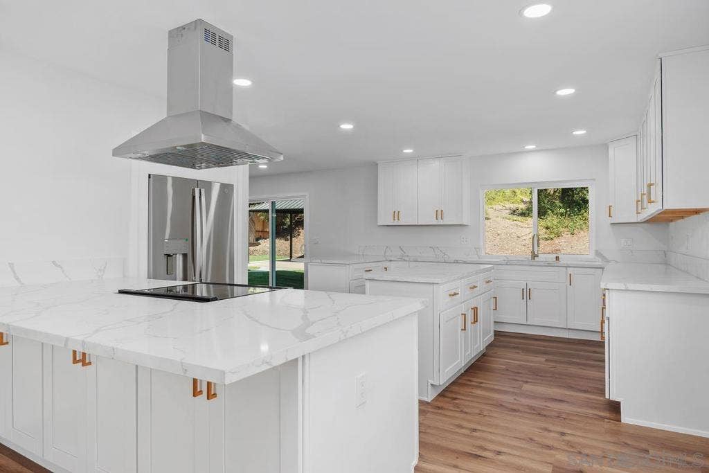 4566 Hancock Cir, Oceanside, CA 92056
