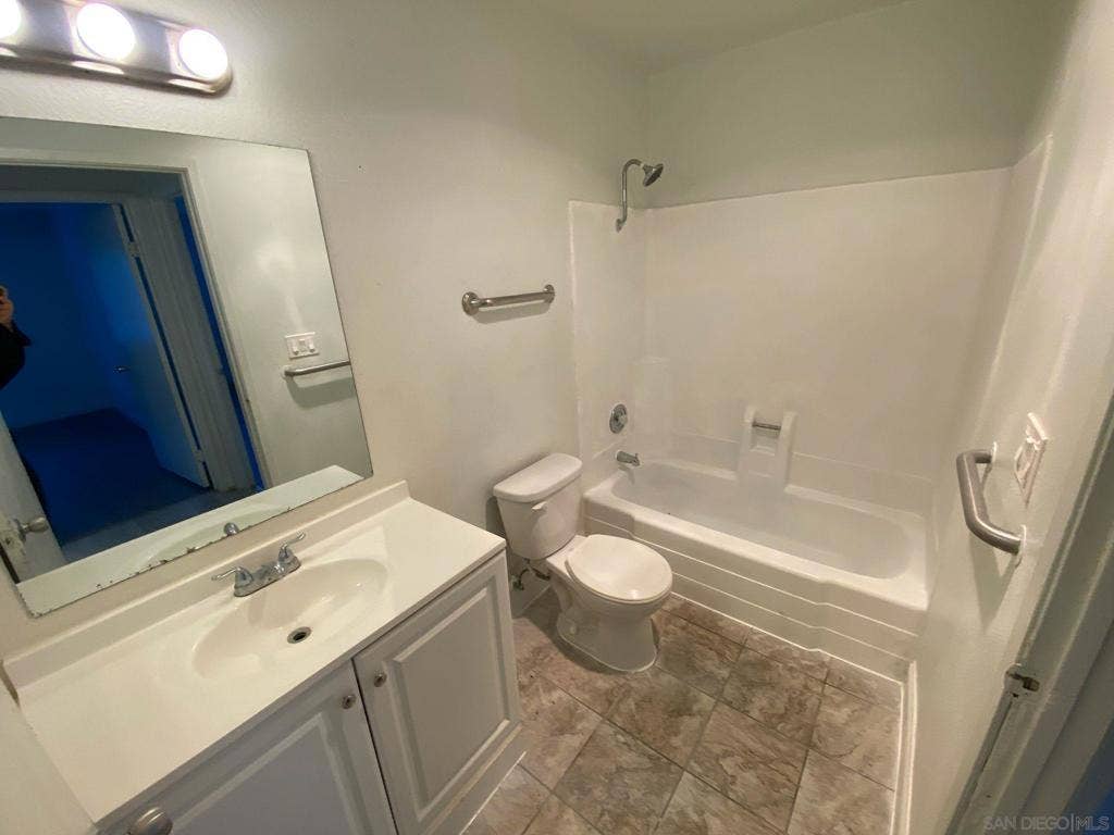 702 R Ave, National City, CA 91950