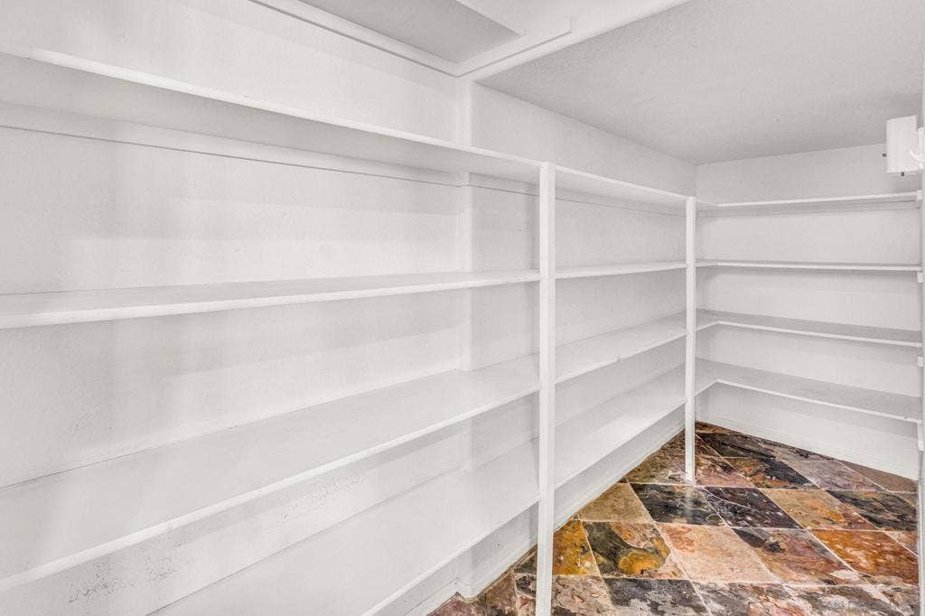 Walk in Pantry!