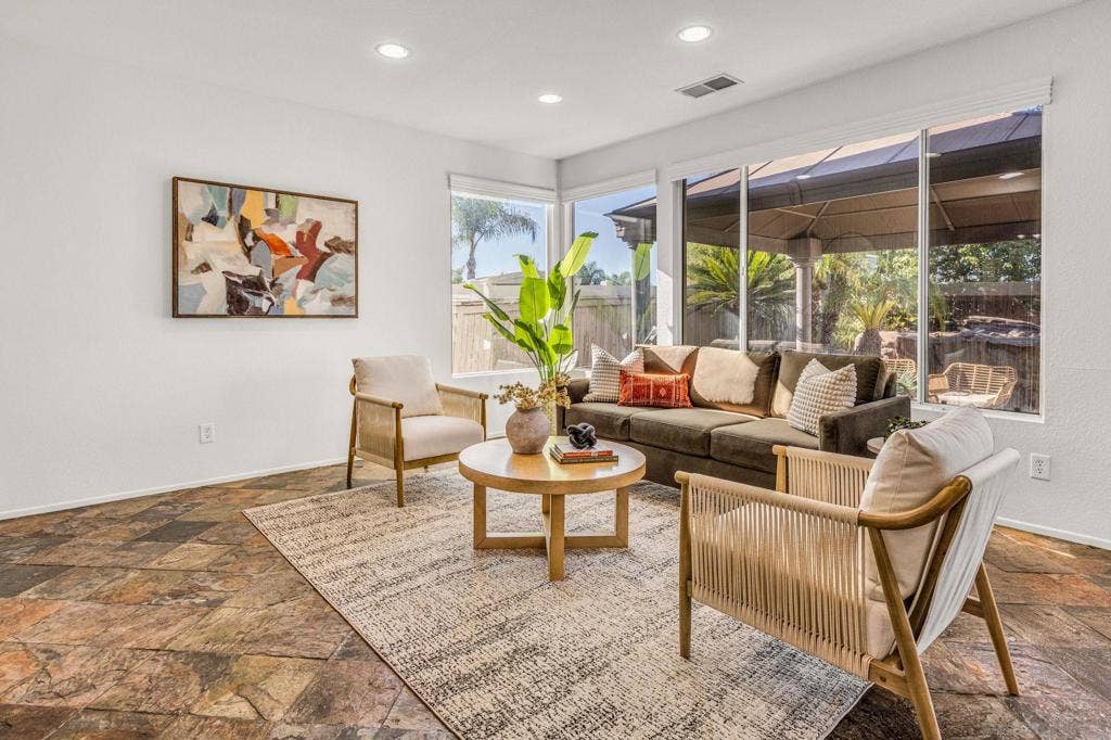 Nice Family Room!