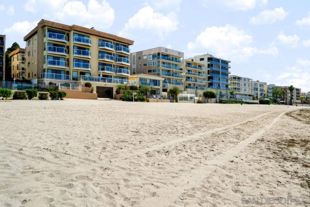 3888 Riviera, #401, San Diego, CA 92109 3888 Riviera, #401, San Diego, CA 92109
