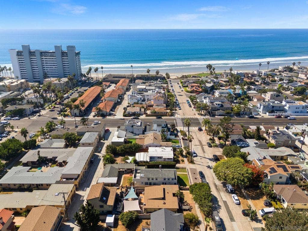 827 Law, San Diego, CA 92109 827 Law, San Diego, CA 92109
