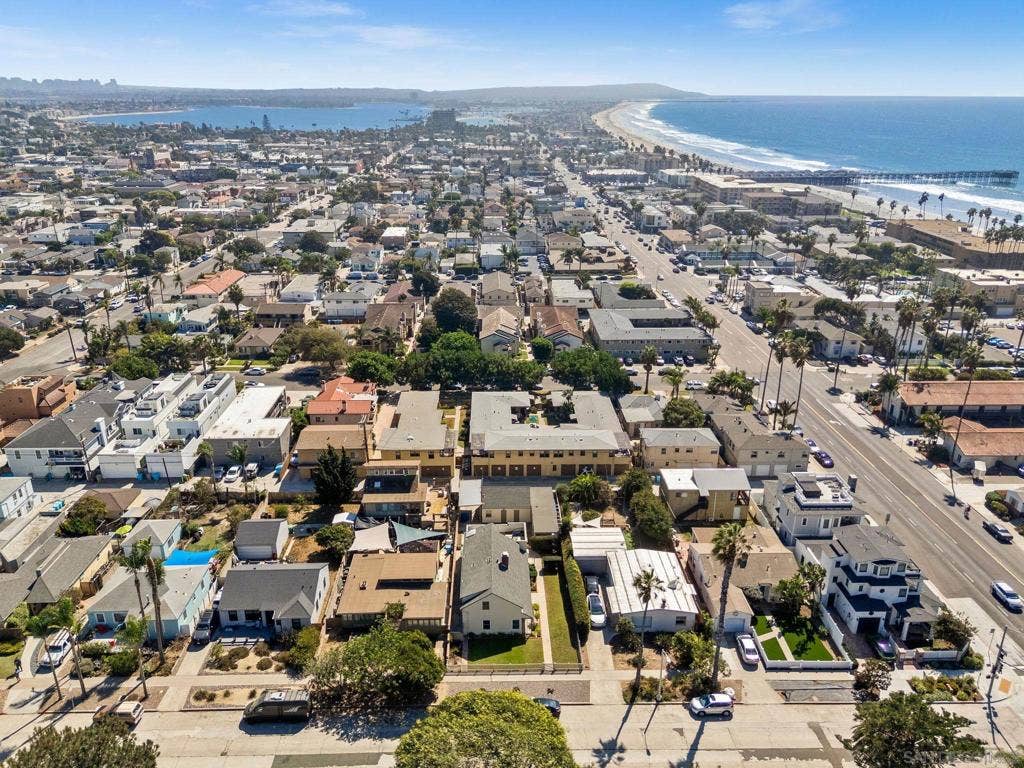 827 Law, San Diego, CA 92109 827 Law, San Diego, CA 92109
