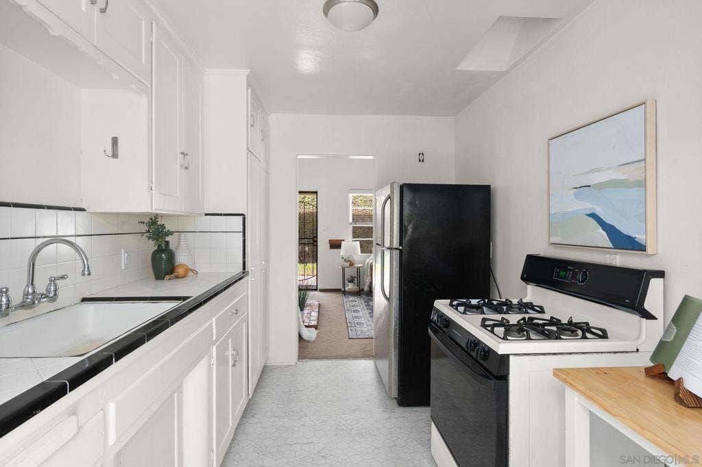 827 Law, San Diego, CA 92109 827 Law, San Diego, CA 92109