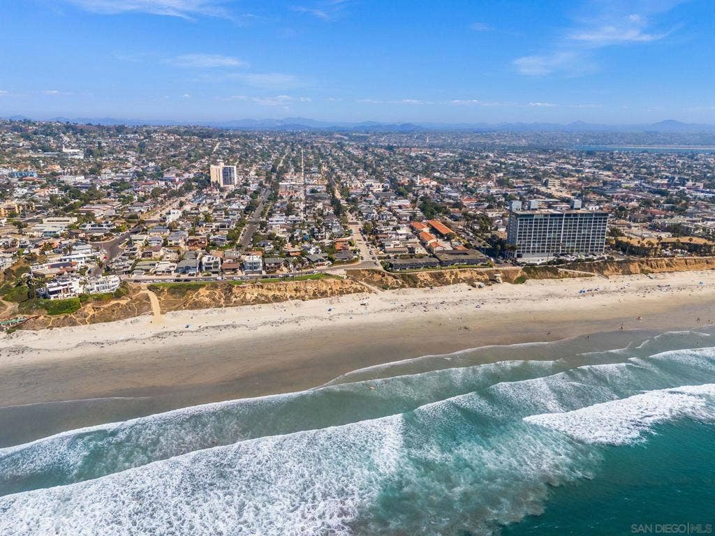 827 Law, San Diego, CA 92109 827 Law, San Diego, CA 92109