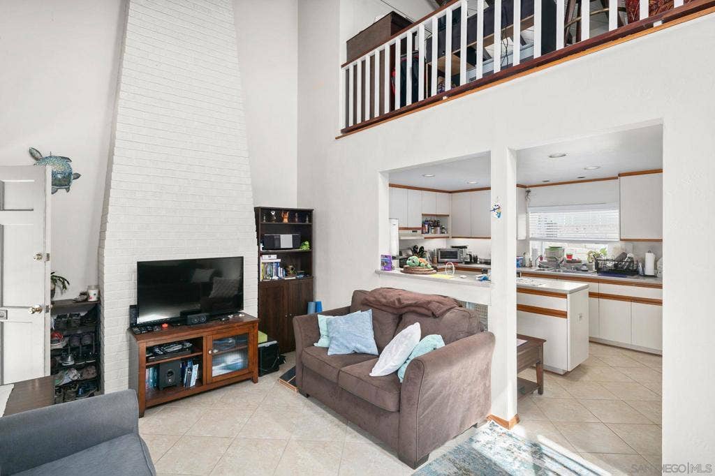 827 Law, San Diego, CA 92109 827 Law, San Diego, CA 92109