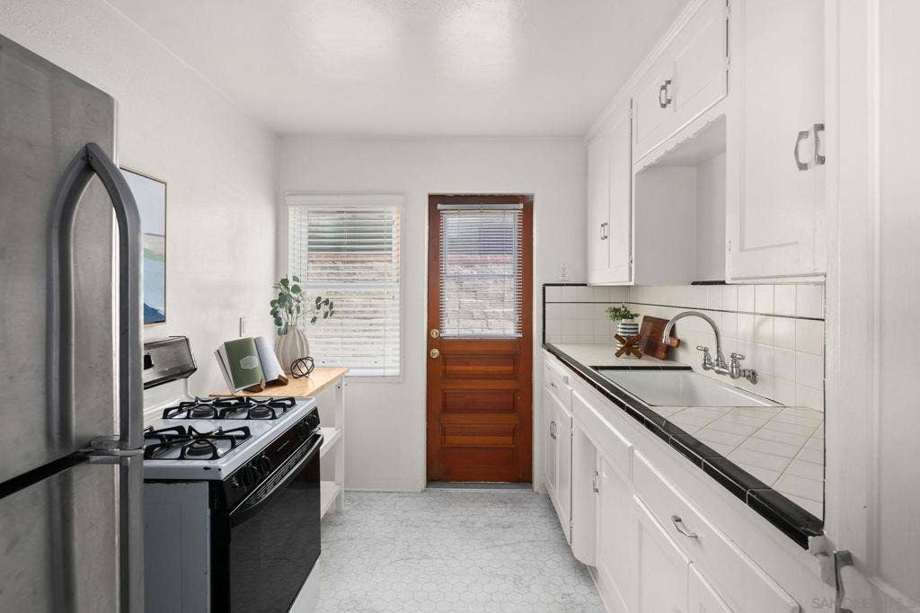 827 Law, San Diego, CA 92109 827 Law, San Diego, CA 92109