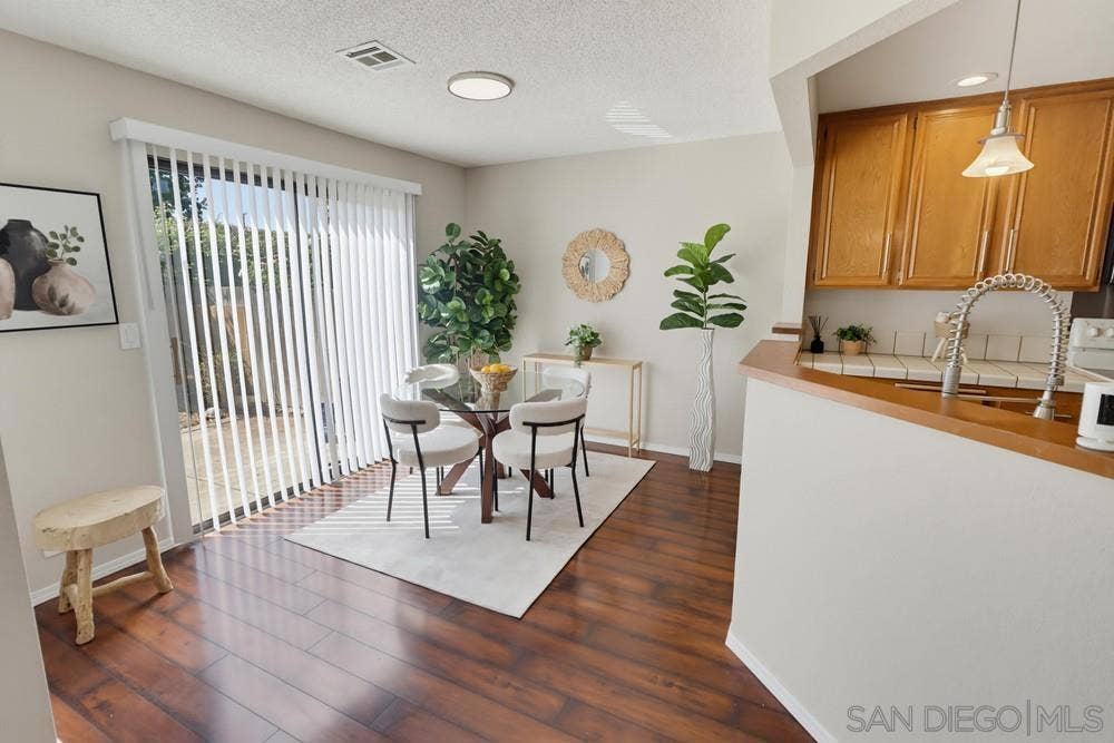 8391 Suntree Pl, San Diego, CA 92119 8391 Suntree Pl, San Diego, CA 92119