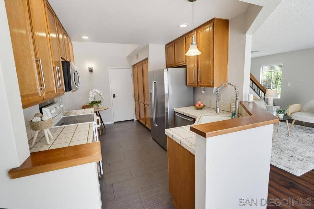 8391 Suntree Pl, San Diego, CA 92119 8391 Suntree Pl, San Diego, CA 92119