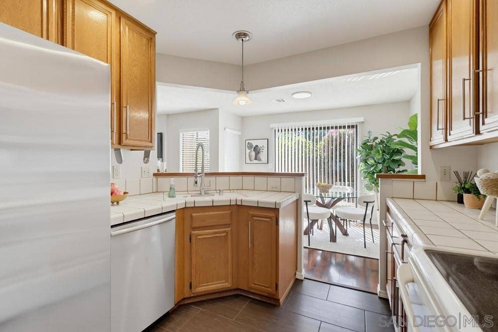 8391 Suntree Pl, San Diego, CA 92119 8391 Suntree Pl, San Diego, CA 92119