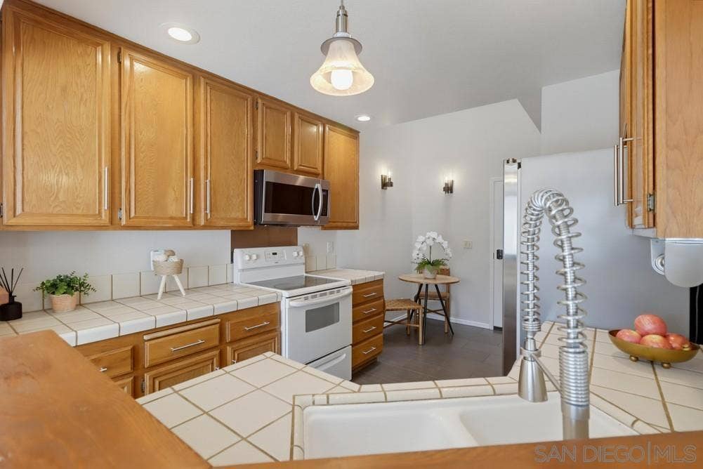 8391 Suntree Pl, San Diego, CA 92119 8391 Suntree Pl, San Diego, CA 92119