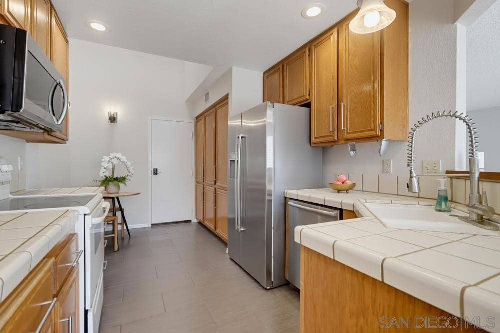 8391 Suntree Pl, San Diego, CA 92119 8391 Suntree Pl, San Diego, CA 92119
