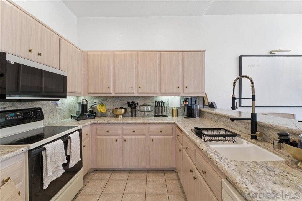 29585 Circle R Greens, Escondido, CA 92026 29585 Circle R Greens, Escondido, CA 92026